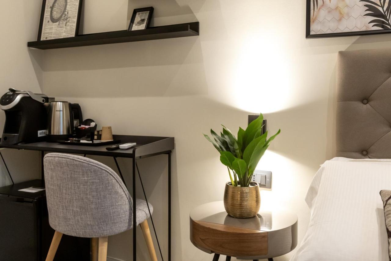 Suites 44 - Guesthouse Рим Экстерьер фото